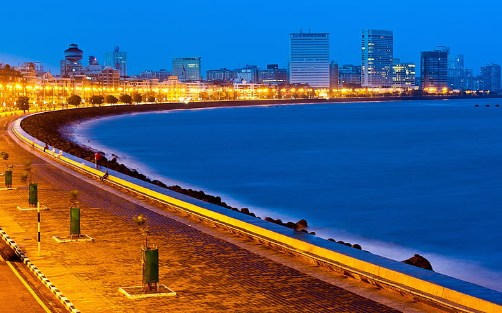 Marine Drive in Mumbai at sunset, with the city skyline and Arabian Sea in view, symbolizing Mumbai’s blend of academic opportunity and vibrant city life.